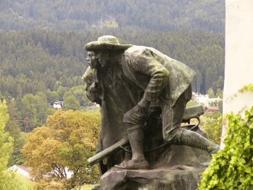 Photo : sculpture des insurgs tyroliens