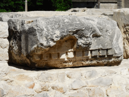 Foto Nin, rmischer Tempel: Trmmer