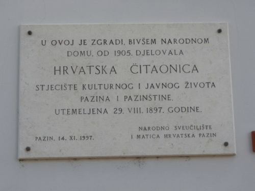 Foto Pazin: Inschrift Hrvatska Čitaonica