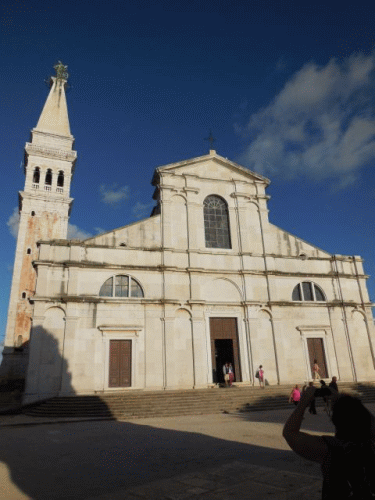 Foto Rovinj: Fassade der Kirche S. Eufemia