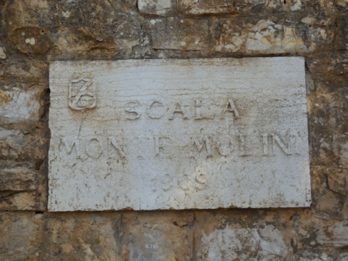 Foto Rovinj Zlatni rt: Inschrift Mhlenbergtreppe