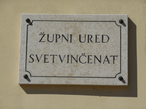 Foto Svetvinčenat: Inschrift 1 am Pfarramt