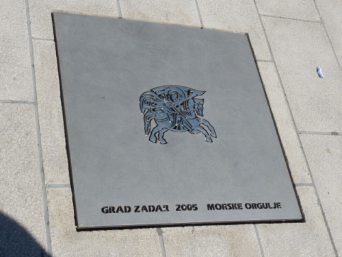 Foto Dvigrad / Zadar: Inschrift fr die Meeresorgel