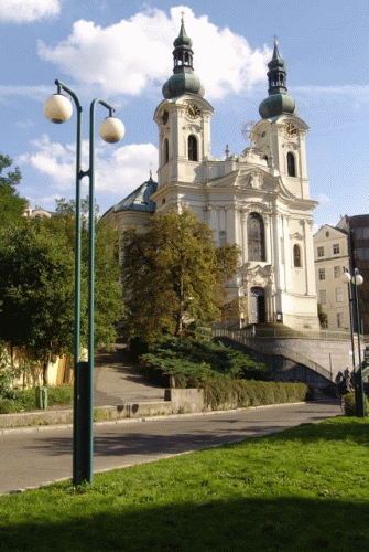 Foto Karlovy Vary: Inschrift Maria-Magdalena-Kirche