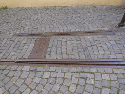 Foto Liberec: Inschrift Straenbahnschienenreste