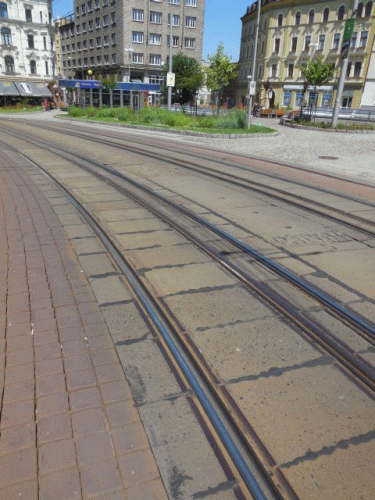 Foto Liberec: Inschrift Warnung vor Straenbahnschienen