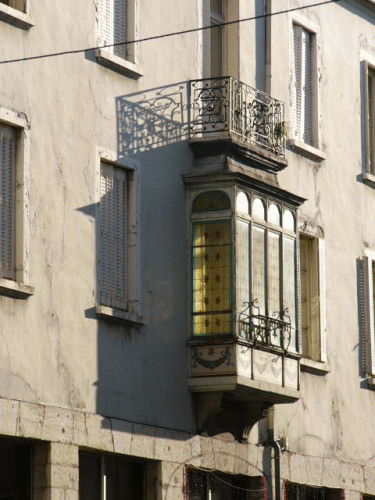 Foto Bourg-en-Bresse: Erker und Balkon