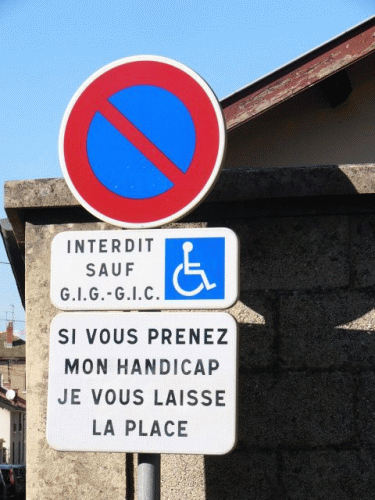 Foto Bourg-en-Bresse: Verkehrsschild auf Parkplatz
