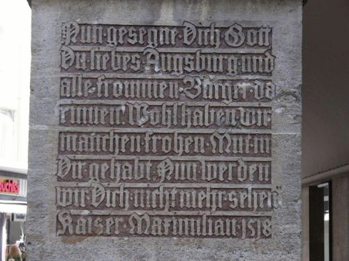 Foto Augsburg Domgelnde: Inschrift zur Statue Kaiser Maximilians
