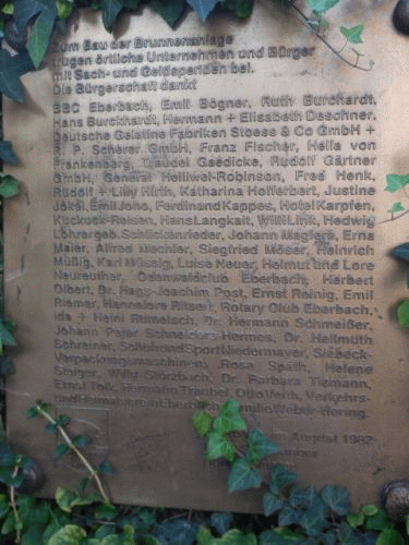Foto Eberbach: Inschrift 2 Fischerbrunnen