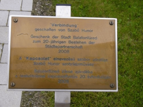 Fénykép Germering: Balatonfüredi emlékműről szóló feliratok