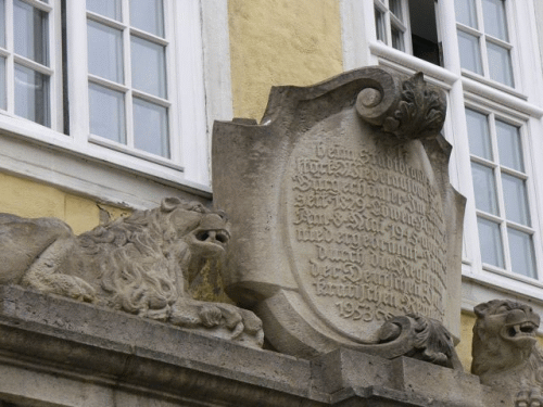 Photo pharmacie aux Lions,  Grlitz : inscription vue de gauche