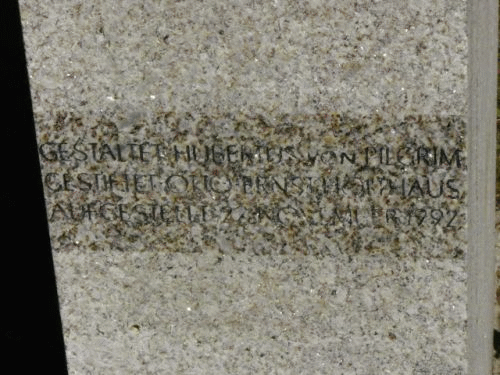 Foto: Grnwald Todesmarschdenkmal Inschrift 2