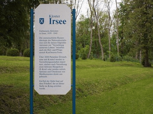 Foto Irsee: Hinweisschild vor dem Friedhof der Euthansie-Opfer