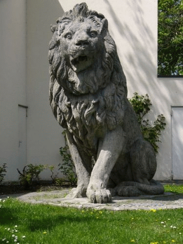 Photo Munich: displaced lion