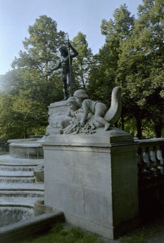 Foto Mnchen Vater-Rhein-Brunnen: rechte Statue