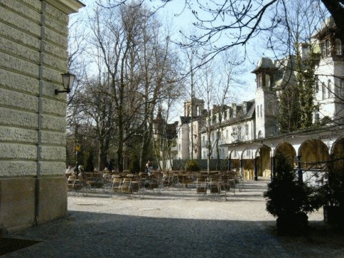 Foto Mnchen Wiener Platz: Eingang zum Garten des Hofbrukellers