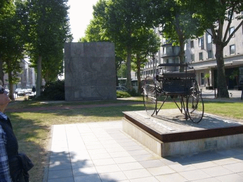 Foto Mannheim: Gesamtansicht Automobildenkmal