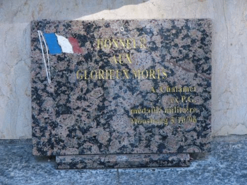 Foto Moosburg Franzosenbrunnen: franzsische Inschrift