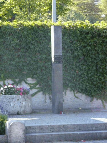 Foto Monaco di Baviera: stele commemorativa