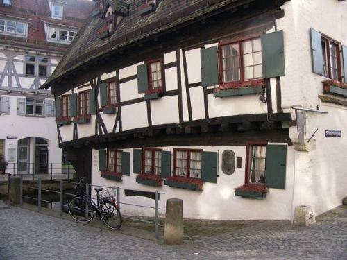 Photo leaning house Ulm: general view
