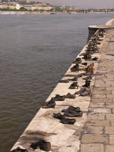 Foto Budapest: Schuhe der Erschossenen (Gesamt)