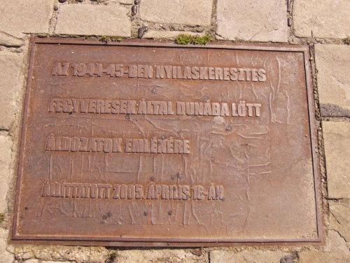 Foto Budapest Schuhe: ungarische Inschrift