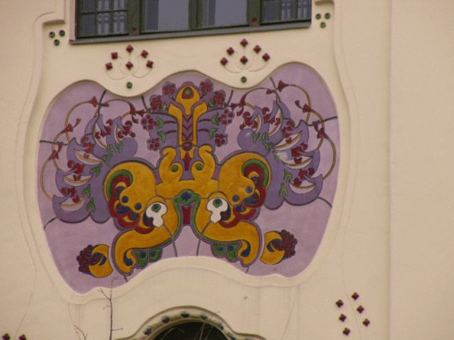 Foto Kecskemt Cifra palota: Ornamente zwischen Stockwerken