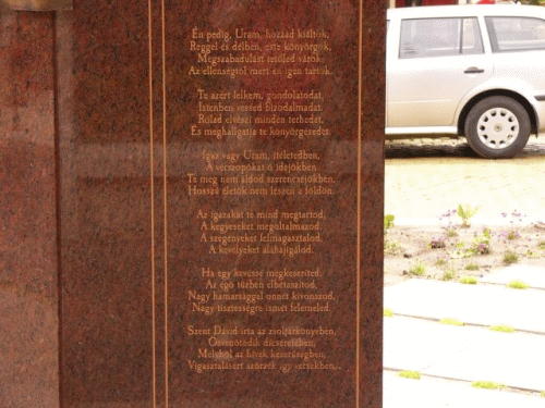 Foto Kecskemt: Kodaly-Denkmal Inschrift rechts