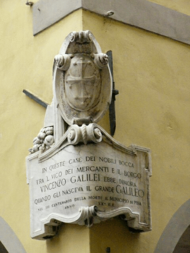 Foto Pisa: Inschrift an Galileis Geburtshaus