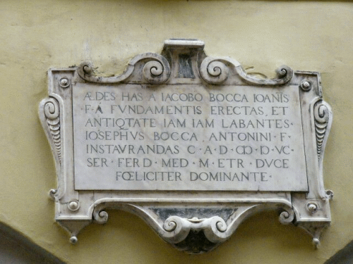 Foto Pisa: Inschrift am Bocca-Palast
