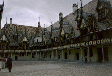 Foto Beaune: Innenhof der mittelalterlichen Hospize