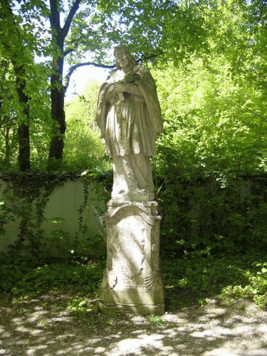 Foto Munique: escultura perto da entrada do Parkfriedhof Untermenzing