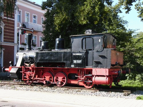 Photo Ingolstadt: Old locomotive in front of the main station