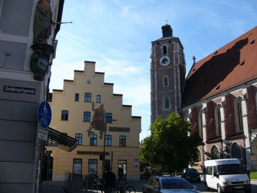 Foto Ingolstadt: Patrona Bavariae, gable, and Church of Our Lady